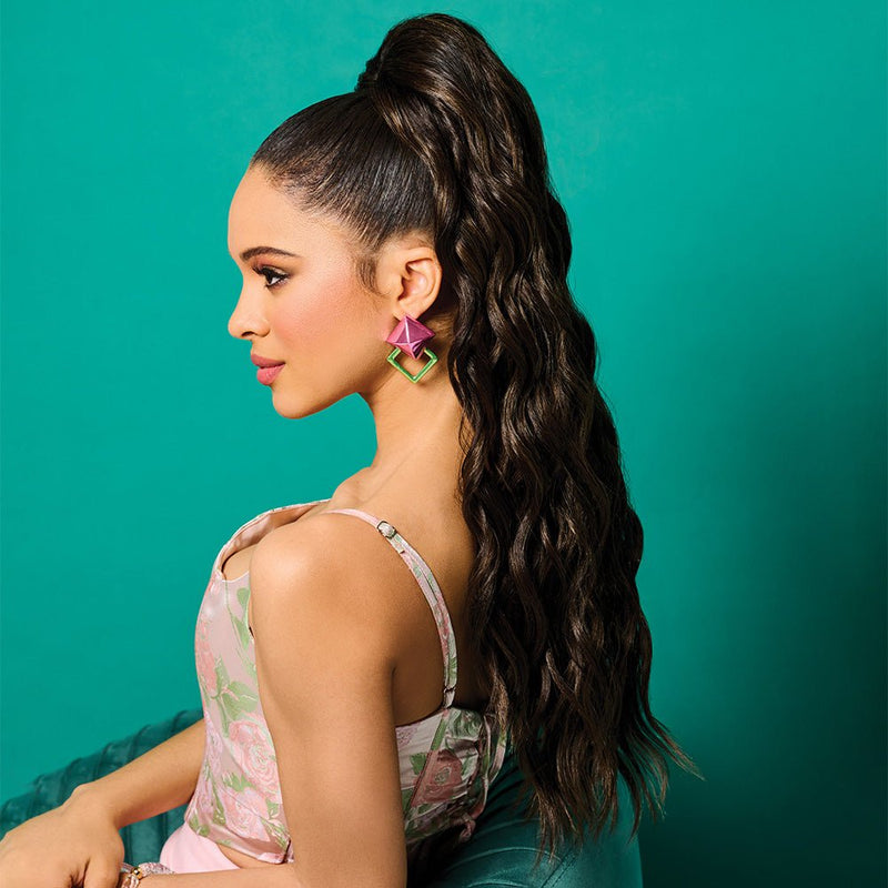26IN TRENDING WAVES POCKET PONY - Kim Kimble Hair